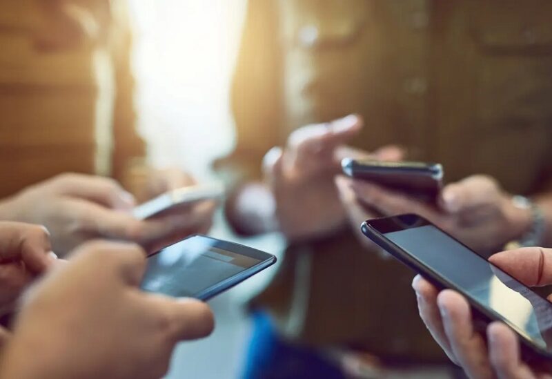 لجنة المالية تقبل خفض رسوم استيراد الهواتف إلى 2.5%