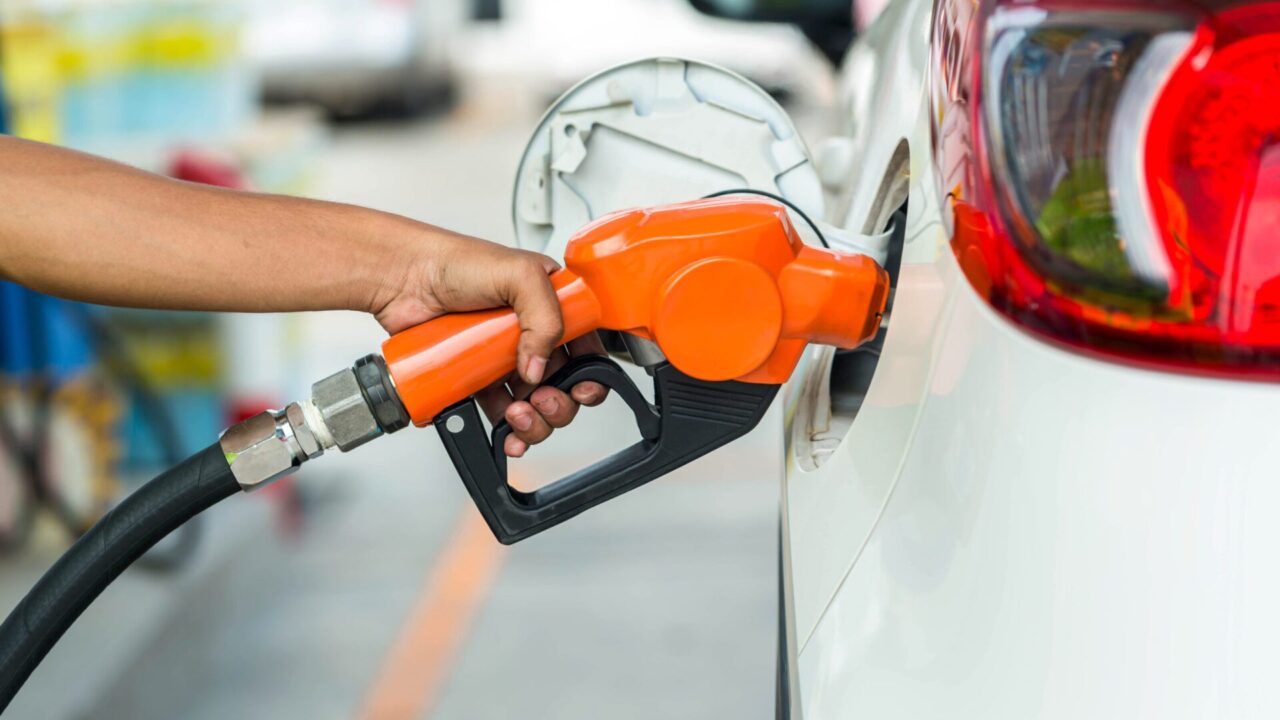 ارتفاع أسعار المحروقات يعيد الجدل حول التحكم في السوق وتكرير البترول