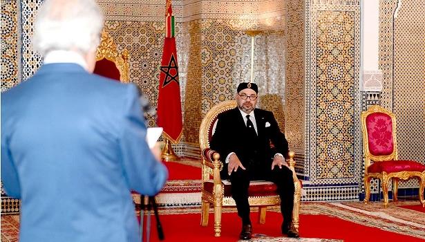 الملك يعين عددا من السفراء الجدد