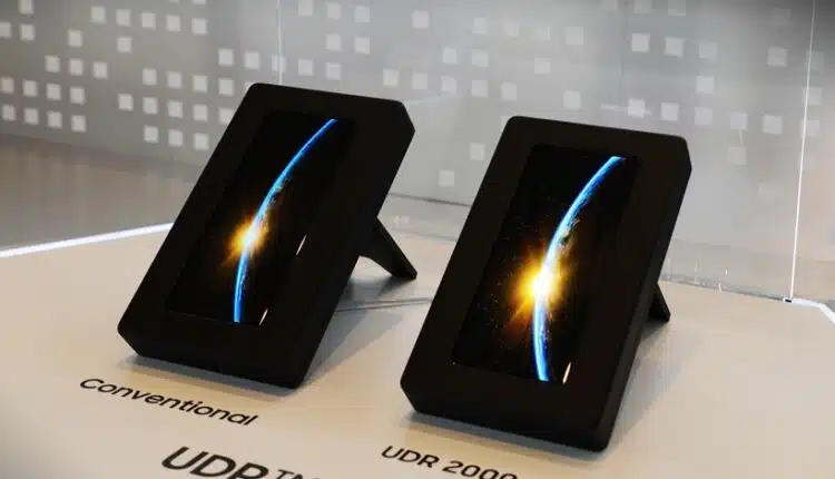 "سامسونغ" تكشف عن أول شاشة "OLED" للهواتف الذكية