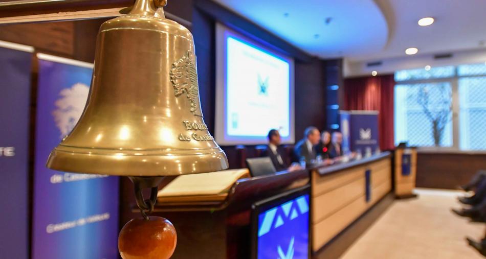 بورصة الدار البيضاء تفتتح الأسبوع على أداء إيجابي.. ومؤشر "مازي" يرتفع بـ0,37%