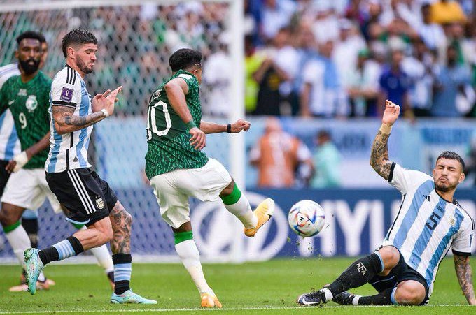 المنتخب السعودي يفجر أولى مفاجآت المونديال بفوزه على الأرجنتين