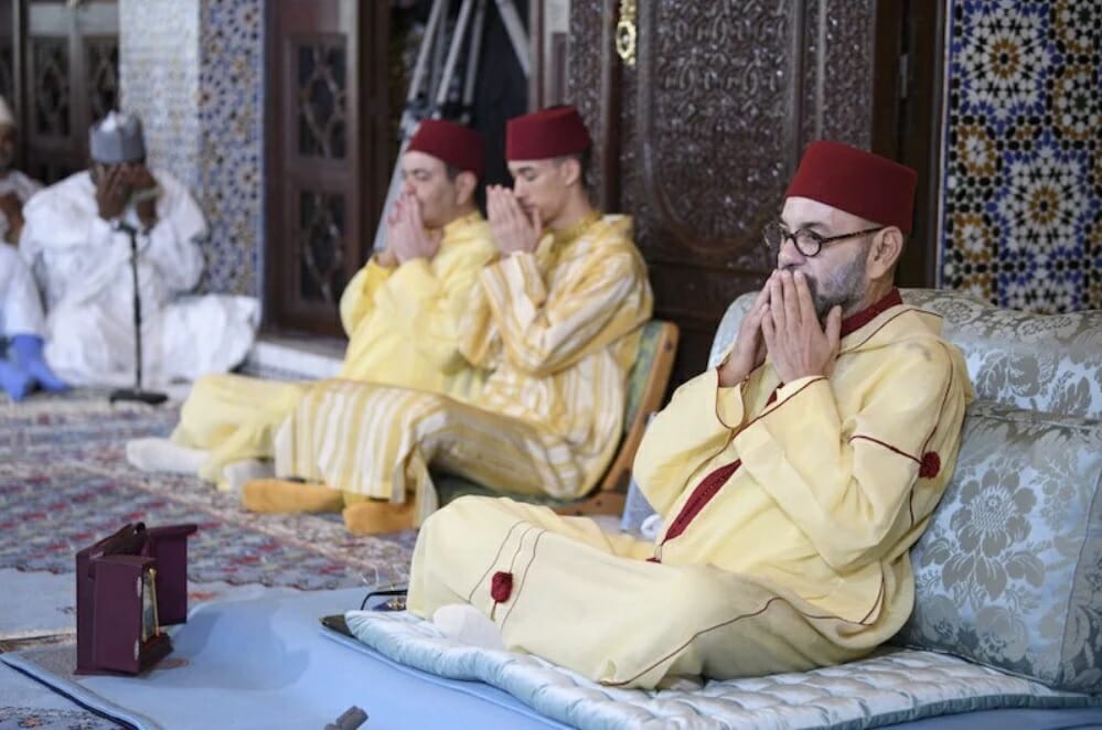 أمير المؤمنين يترأس حفلا دينيا لمناسبة الذكرى 25 لوفاة الملك الحسن الثاني