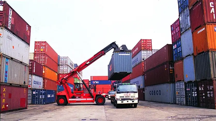 أزمة لوجستية تشل صادرات المغرب الطازجة نحو أوروبا