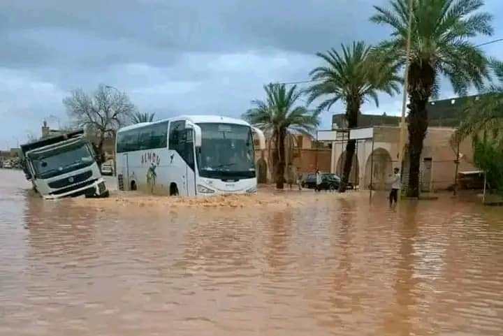 الأشغال تتواصل.. السلطات تفتح 22 مقطعا طرقيا مغلقا بسبب الفيضانات