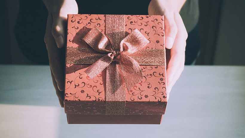 "البوناني" ينعش سوق الهدايا المؤسساتية