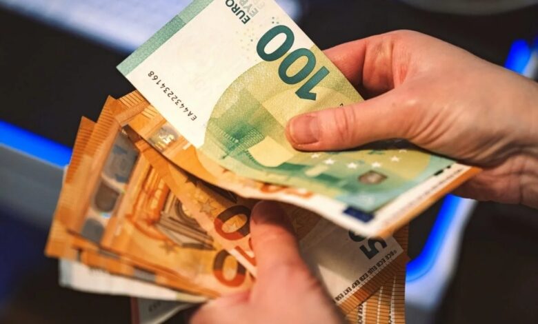 ارتفاع تحويلات المغاربة المقيمين بالخارج إلى 92,73 مليار درهم