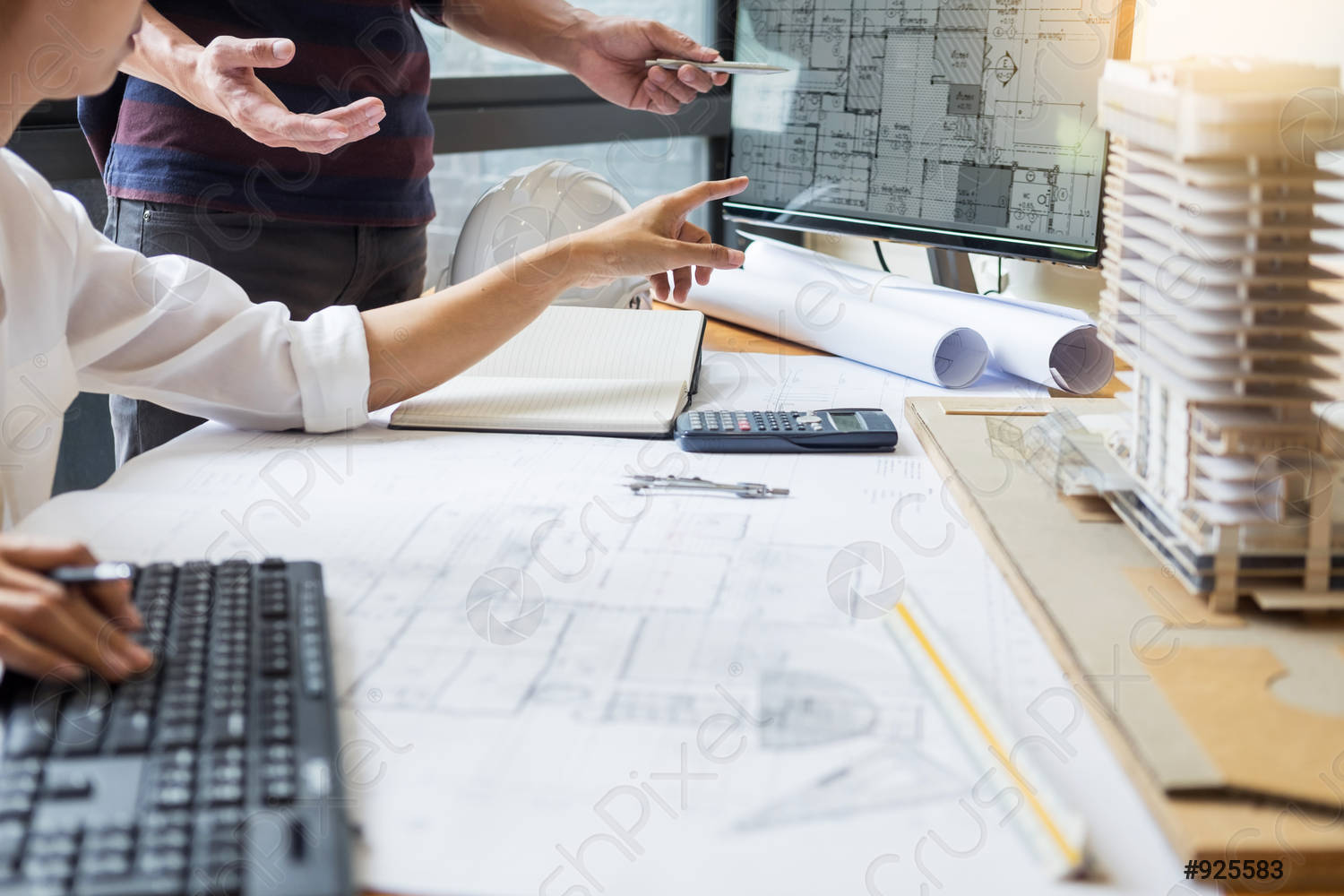 تأديب 10 مهندسين "أشباح"