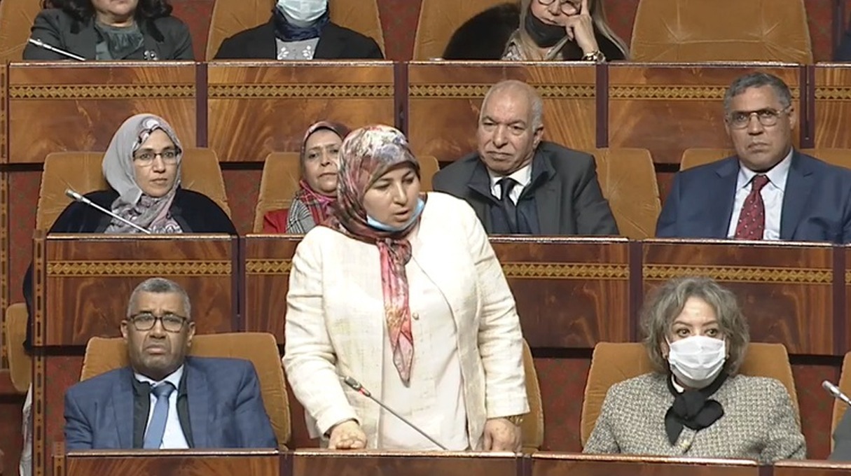 نائبة من "بيجيدي" تتهم أخنوش بتقديم هدايا ضريبية للشركات الكبرى