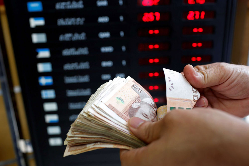 انخفاض سعر صرف الدرهم مقابل الأورو والدولار خلال الأسبوع الماضي