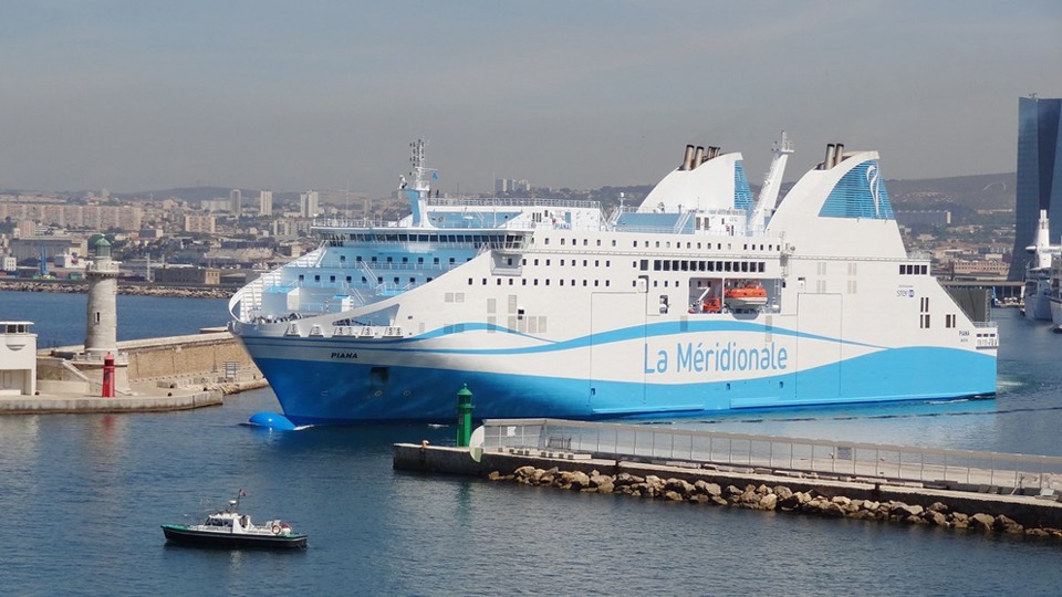 مجموعة "CMA CGM" تعتزم الاستحواذ على "لو ميريديونال" الناقل البحري بين مارسيليا وطنجة