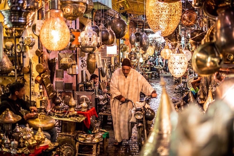 توقيع اتفاقيات شراكة لتمكين الصناع التقليديون من أسعار تفضيلية في النقل الدولي